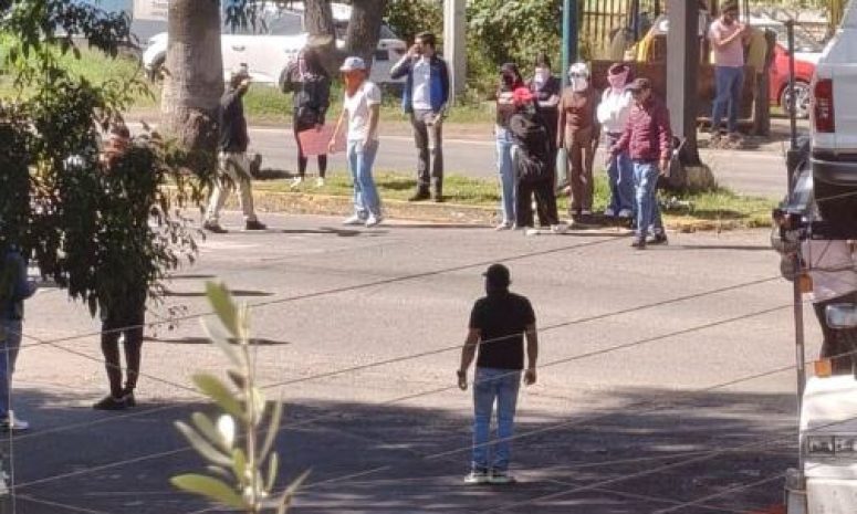 Reclaman egresados normalistas asignación de 20 plazas para preescolar